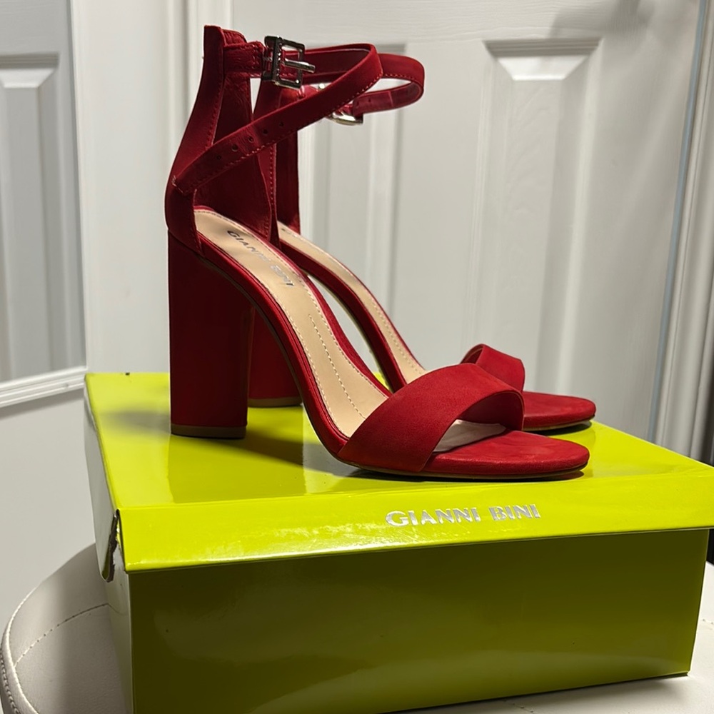 Gianni Bini Red Heels with Block Heel Design